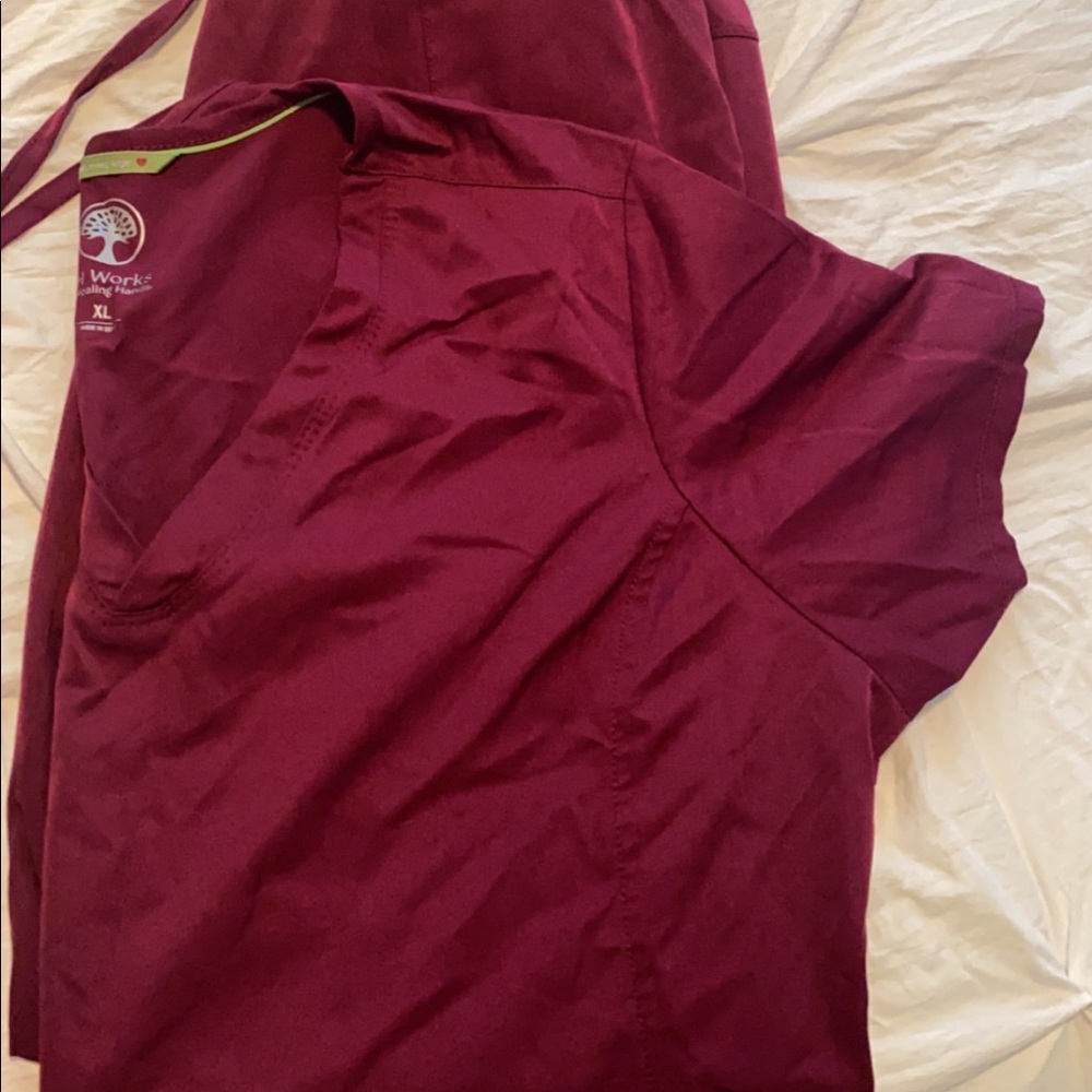 Healing Hands Scrubs jogger set in wine top xl bottom L